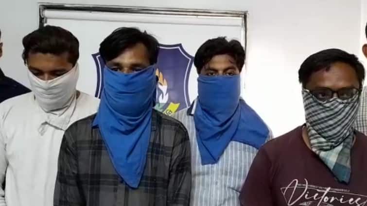Four fake journalists arrested from Surat, demanded Rs one lakh ransom from visa agent સુરતમાંથી પકડાયા ચાર નકલી પત્રકારો, વિઝા એજન્ટ પાસે માંગી હતી એક લાખની ખંડણી