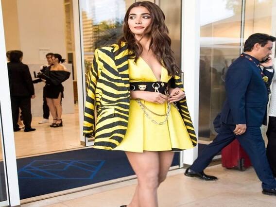 Cannes 2022: कान्स के ओपनिंग पार्टी में पूजा हेगडे के मिनी ड्रेस ने खिंचा सबका ध्यान