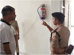 UP News: दुकानों में रखे अग्निशामक यंत्र बना शोपीस, 15 दिनों में सुधार न करने पर फायर ब्रिगेड ने दी चेतावनी