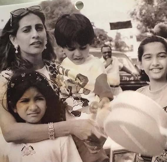 Anil Kapoor Sunita Kapoor Anniversary: सुनीता कपूर से दूरी बर्दाश्त नहीं कर पा रहे हैं अनिल कपूर, शादी की सालगिरह पर लिखा ये इमोशनल पोस्ट