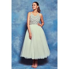 पंजाबी एक्ट्रेस Surveen Chawla के इन लुक्स ने उड़ाए फैन्स के होश, तस्वीरें देख आप भी हो जाएंगे मदहोश