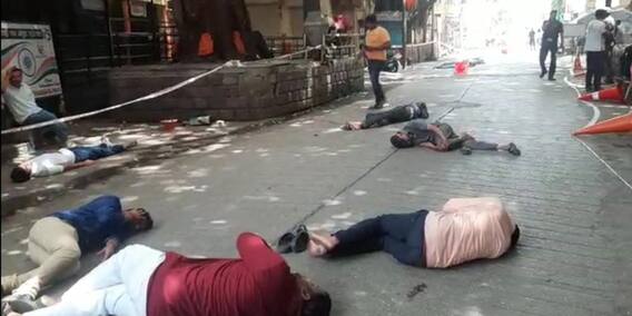 Nashik Mockdrill : जेव्हा सीता गुंफेवर हल्ला होतो, पोलिसांचं मॉकड्रील पाहून नाशिककर बुचकळ्यात! Nashik Mockdrill : जेव्हा सीता गुंफेवर हल्ला होतो, पोलिसांचं मॉकड्रील पाहून नाशिककर बुचकळ्यात!