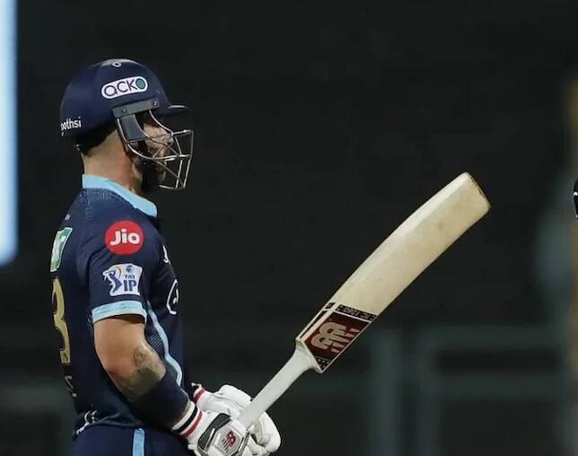 IPL 2022: Matthew Wade shown anger after getting out against RCB, see viral video Video: આઉટ થયા બાદ ભડક્યો મેથ્યુ વેડ, ડ્રેસિંગ રૂમમાં જઇ કરી તોડફોડ