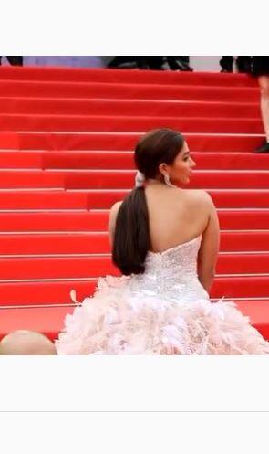 પૂજા હેગડેનો ડીપ નેક આઉટફિટ બૉલ્ડ સ્વેગ, કાર્પેટ પર જોવા મળ્યો બ્યૂટીફૂલ અંદાજ........