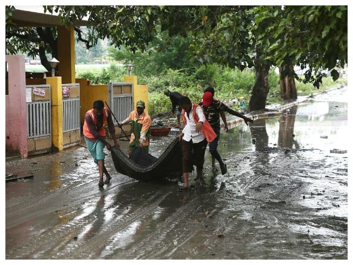 Karnataka Rains: Red Alert Issued For 7 Districts, Toll Rises To Four Karnataka Rains: Red Alert Issued For 7 Districts, Toll Rises To Four