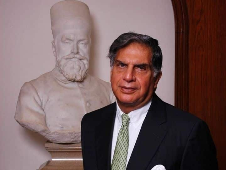 Industrialist Ratan Tata follow only one account on Instagram social media Ratan Tata : सोशल मीडियावर रतन टाटा करतात फक्त एकाच अकाऊंटला फॉलो