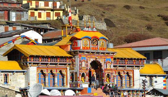 Uttarakhand में इन पर्वत श्रृंखलाओं के बीच बना है खूबसूरत Badrinath Dham, जानिए- कैसे किया था भगवान विष्णु ने यहां वास