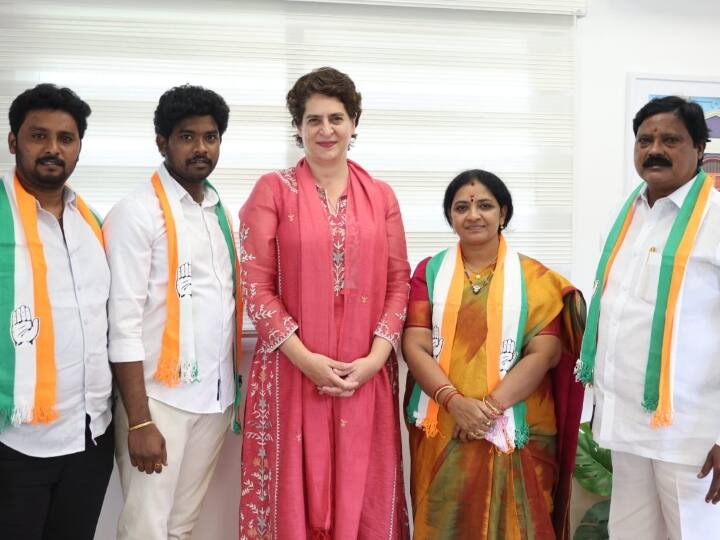 TRS key leader Nallala Odelu has joined the Congress party along with his wife.