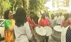 શિક્ષકોના 8 પ્રશ્નોમાંથી 7 પ્રશ્નોનો નિકાલ થતાં શિક્ષકોએ ગરબે રમી ખુશી કરી વ્યક્ત, જુઓ વીડિયો