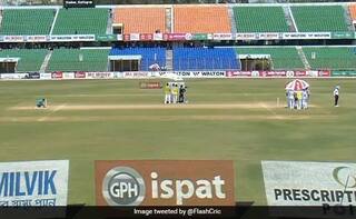 BAN vs SL: भीषण गर्मी की वजह से बिगड़ी अंपायर की तबीयत, खिलाड़ियों के लिए आया बड़ा छाता, देखें Photo