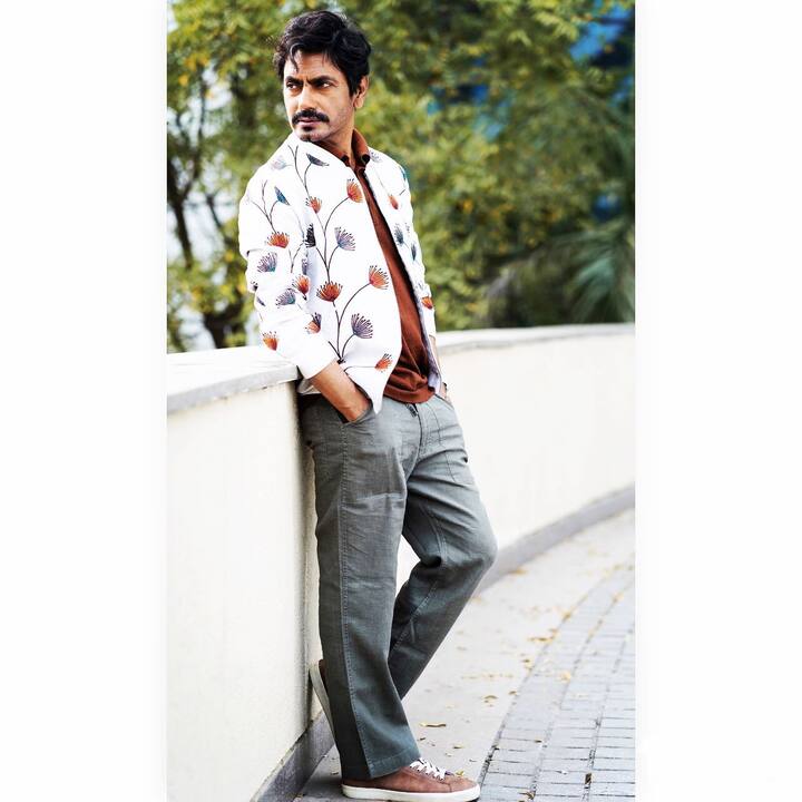 . यानंतर त्याला अनुराग कश्यपचा 'गँग्स ऑफ वासेपूर' चित्रपट मिळाला. या चित्रपटातील नवाजच्या अभिनयाने लोकांची मने जिंकली. 'गँग्स ऑफ वासेपूर 2' मधील नवाजने साकारलेल्या ‘फैजल’च्या भूमिकेनेही सर्वांची मनं जिंकली.  कधीकाळी ‘शूल’, ‘जंगल’, ‘द बायपास’, ‘मुन्नाभाई एमबीबीएस’ यांसारख्या चित्रपटांमधून छोट्या-मोठ्या भूमिका साकारणाऱ्या नवाजुद्दीन सिद्दीकीने ‘किक’, ‘बदलापूर’, ‘मांझी द माउंटन मॅन’, ‘द लंच बॉक्स’, ‘रमन राघव 2’, ‘रईस’, ‘मंटो’ आणि ‘ठाकरे’सारखे दमदार चित्रपट केले.(Photo:/nawazuddin._siddiqui/ig)
