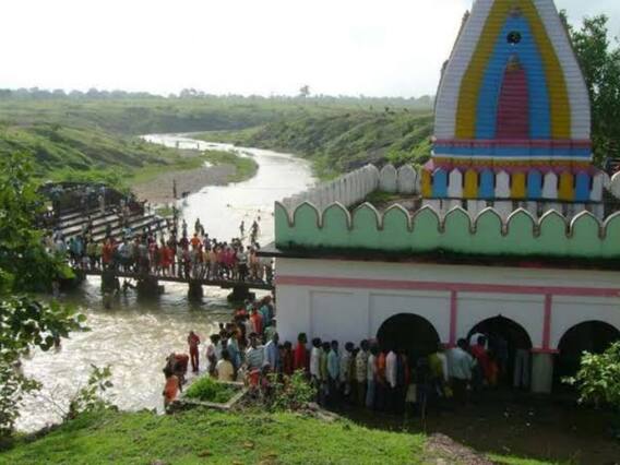 In Pics: जांजगीर चांपा के इस शिवालय में हर समय प्रकृति करती है भगवान शिव का जलाभिषेक! देखें तस्वीर