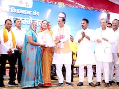 Sehore News: सीएम शिवराज ने मछुआरों के बीच मत्स्याखेट किट और मोटरसाइकिल का किया वितरण, देखें तस्वीरें