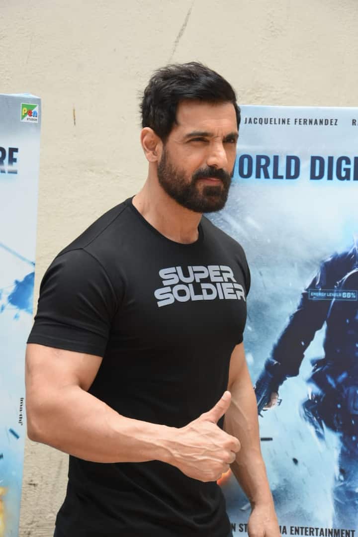 बॉलीवुड एक्टर जॉन अब्राहम की गिनती फिल्मी जगत के टॉप मस्कुलर एक्टर्स में की जाती है.