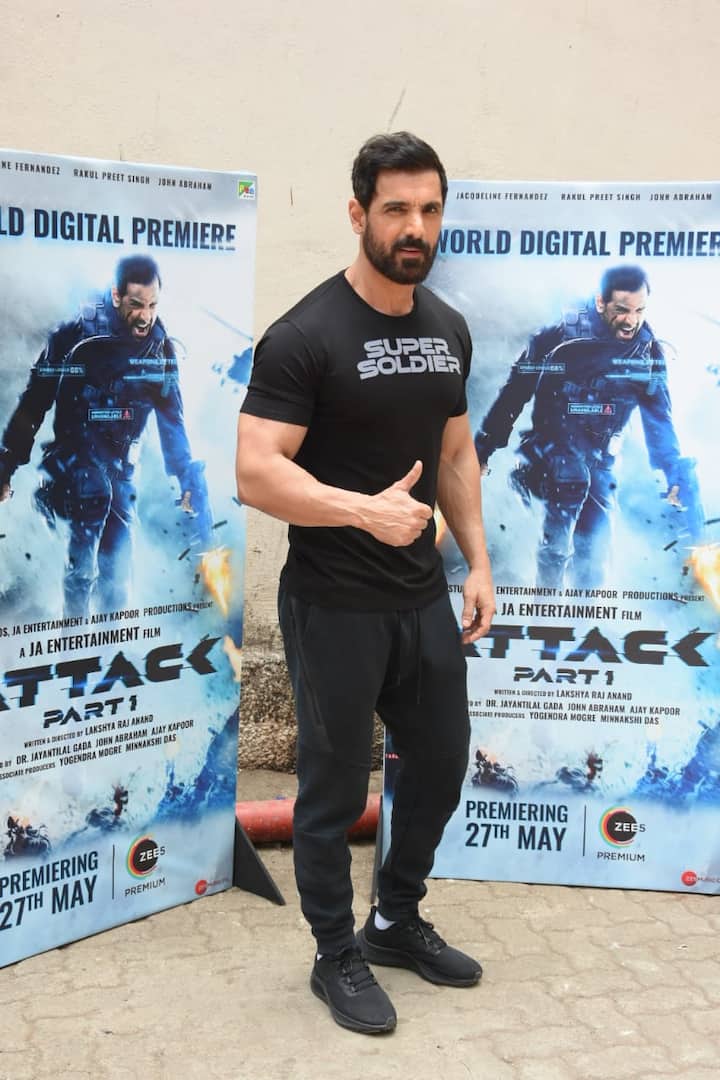 जॉन इन दिनों अपनी फिल्म अटैक को लेकर खबरों में छाए हुए हैं. सिनेमाघरों में धूम मचाने के बाद अब ये फिल्म ओटीटी पर भी रिलीज होने जा रही है.