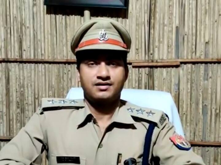 Kasganj News: सिकंदरपुर में एक रास्ते को लेकर दो पक्षों में छिड़ा विवाद, पुलिस ने हिरासत में लिया Kasganj News Dispute broke out between two parties over a road in Sikanderpur ANN Kasganj News: सिकंदरपुर में एक रास्ते को लेकर दो पक्षों में छिड़ा विवाद, पुलिस ने हिरासत में लिया