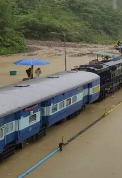 आसासमध्ये पुरामुळे भयंकर स्थिती निर्माण झाली आहे.