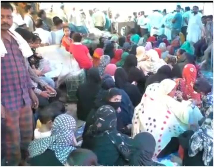 Bareilly News: भगवान के नाम पर भू-माफियाओं ने जमीन पर कर लिया कब्जा, 1942 से यहां चल रही थी मंडी, धरने पर बैठे लोग bareilly Mafia grabbed donated land ann Bareilly News: भगवान के नाम पर भू-माफियाओं ने जमीन पर कर लिया कब्जा, 1942 से यहां चल रही थी मंडी, धरने पर बैठे लोग