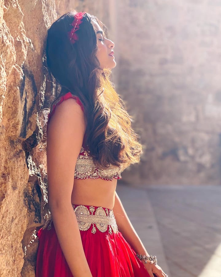 மொகஞ்சதரோ உன்னில் நொழஞ்சதரோ பைய கொழஞ்சதரோ யாரோ யாரோ