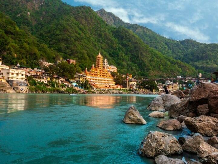 अगर आप किसी शांत जगह की तलाश में हैं तो ऋषिकेश सबसे आदर्श जगह हैं. हिमालय की तलहटी में स्थित ऋषिकेश एक शांत और सुंदर स्थान है, जो डेस्टिनेशन वेडिंग के लिए बेस्ट है।