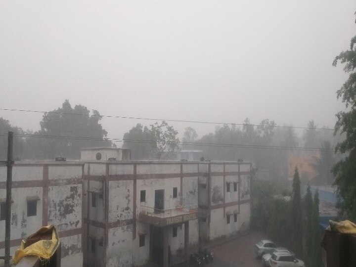 Chhattisgarh में बारिश का कहर, तेज बरसात के चलते शहर की सड़कें हुईं जलमग्न, गर्मी से मिली राहत 