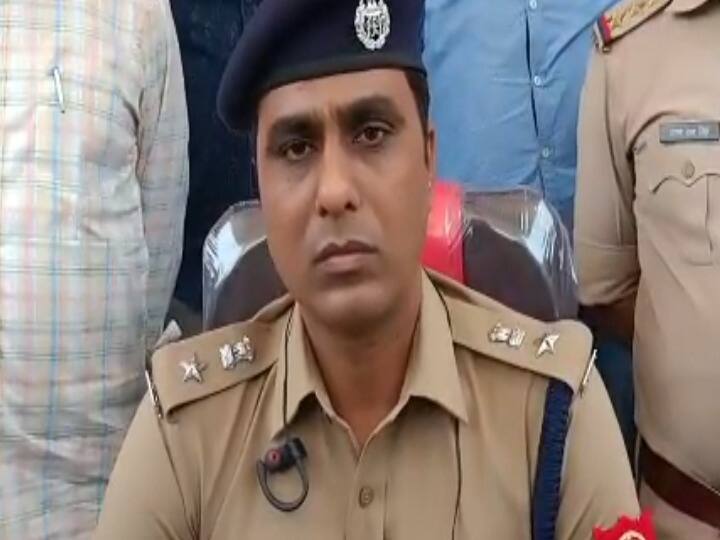 UP News three people arrested for smuggling illegal liquor in Bhadohi ann Bhadohi Crime News: अंग्रेजी शराब की बोतल में नकली शराब भरकर बेचती थी गैंग, तीन आरोपी गिरफ्तार