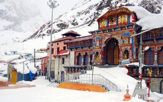 Uttarakhand में इन पर्वत श्रृंखलाओं के बीच बना है खूबसूरत Badrinath Dham, जानिए- कैसे किया था भगवान विष्णु ने यहां वास
