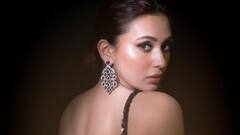 Mimi Chakraborty: কালো শাড়ি, আলো আঁধারিতে- মোহময়ী ফটোশ্যুট মিমির