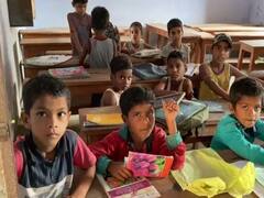 Bihar Government School: यहां सिर्फ कागजों पर चल रहा हाई स्कूल, शोभा की वस्तु बने स्मार्ट क्लास के सामान