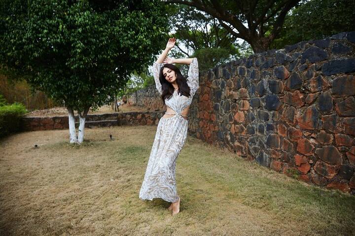 ఇదిలా ఉండగా.. మాళవిక ఎప్పటికప్పుడు తన ఫొటోలను సోషల్ మీడియాలో షేర్ చేస్తుంటుంది. (Photo Courtesy : Malavika Instagram)
