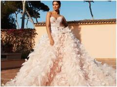 Cannes 2022: ઓફ શૉલ્ડર ડીપ નેક ગાઉનમાં પૂજા હેગડેએ વર્તાવ્યો કેર, ગ્લેમરસ લૂક જોઇ ફેન્સ પણ રહી ગયા દંગ