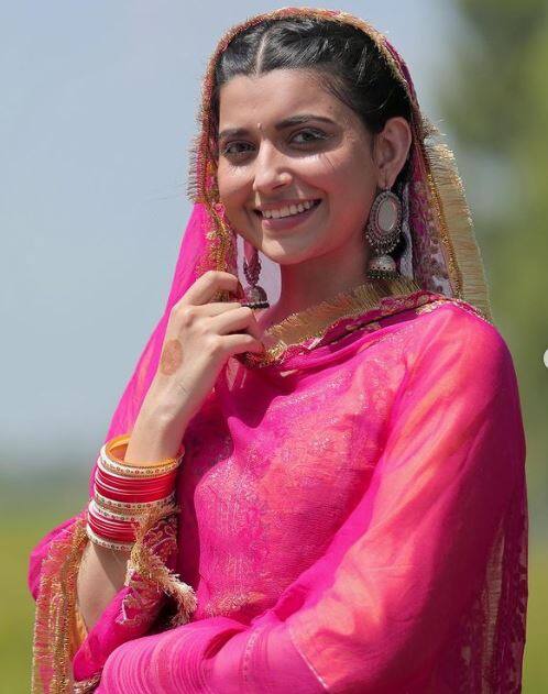 ਸਾਦਗੀ ਅਤੇ ਖੂਬਸੂਰਤੀ ਦਾ ਪਰਫੈਕਟ ਕਾਂਬੀਨੇਸ਼ਨ ਹੈ ਨਿਮਰਤ ਖਹਿਰਾ