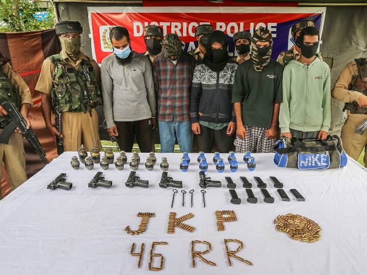 J&K Baramulla  Five Lashkar members arrested in connection with grenade attack Jammu-Kashmir: बारामूला ग्रेनेड हमले में लश्कर के पांच सदस्य गिरफ्तार, शराब की दुकान को बनाया था निशाना