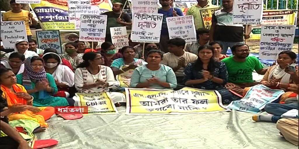 SSC Update: এসএসসি দুর্নীতির প্রতিবাদে ধর্নামঞ্চে ‘আত্মহত্যার চেষ্টা’ 'Attempted suicide' on Dharnamancha in protest of SSC corruption SSC Update: এসএসসি দুর্নীতির প্রতিবাদে ধর্নামঞ্চে ‘আত্মহত্যার চেষ্টা’