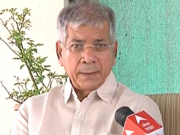 maharashtra news nashik news Congress and NCP guilty in border dispute case says Prakash Ambedkar Prakash Ambedkar : सीमावाद प्रकरणात काँग्रेस व राष्ट्रवादी काँग्रेस पक्ष दोषी, प्रकाश आंबेडकरांचे खळबळजनक वक्तव्य