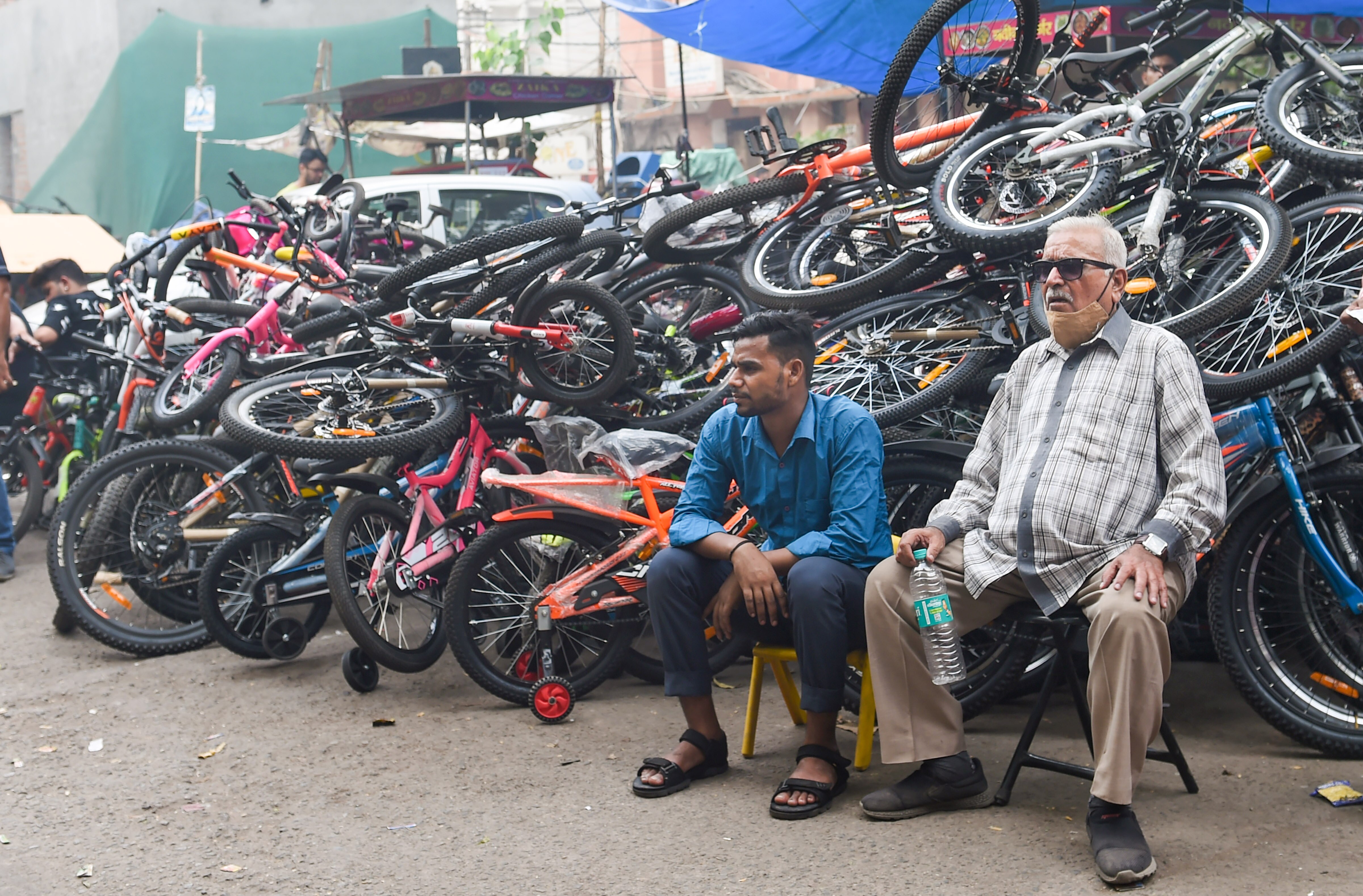 Jhandewalan discount cycle market