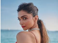Deepika Padukone: సముద్రం బ్యాక్‌గ్రౌండ్‌లో ఎర్రని మందారంలా దీపికా పడుకోన్