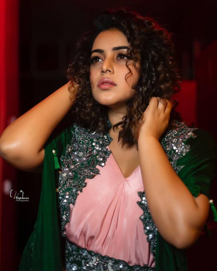 அறியாத ஒரு வயதில் விதைத்தது.. ஹோ.. அதுவாகவே தானாய் வளர்ந்தது.. ஒ ஹோ