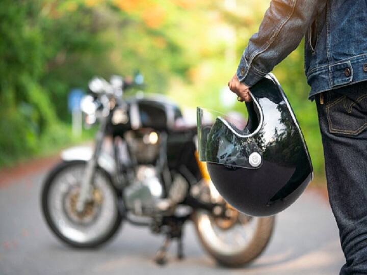 PIB Fact Check: Now no tension of helmet, challan will not be deducted even if caught? PIB Fact Check: હવે હેલ્મેટનું ટેન્શન નહીં, પકડાશે તો પણ નહીં ભરવો પડે દંડ? જો તમને પણ આવો મેસેજ મળ્યો હોય તો...
