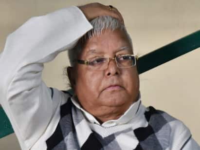 CBI raids 17 places owned by former Bihar Chief Minister Lalu Prasad பீகார் முன்னாள் முதலமைச்சர் லாலு பிரசாத்திற்கு சொந்தமான 17 இடங்களில் சிபிஐ சோதனை