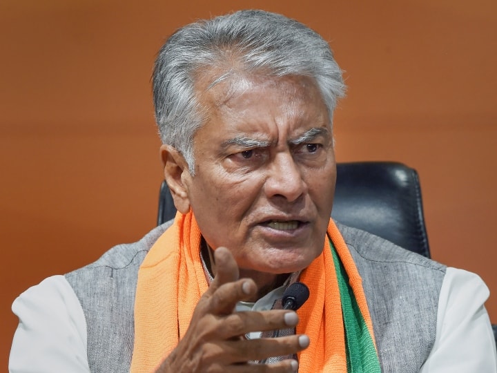 Punjab News: बीजेपी में शामिल होने वाले सुनील जाखड़ से जुड़ी खबर, पार्टी खेल सकती है बड़ा दाव Punjab BJP may declare Sunil Jakhar as its candidate in Sangrur Lok Sabha By Election Punjab News: बीजेपी में शामिल होने वाले सुनील जाखड़ से जुड़ी खबर, पार्टी खेल सकती है बड़ा दाव