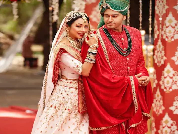 Anupama star Rupali Ganguly and Gaurav Khanna Romantic video from show viral on internet Rupali Ganguly Gaurav Khanna Video: 'अनुपमा' के न्यूली वेड कपल रूपाली गांगुली और गौरव खन्ना का रोमांटिक वीडियो आया सामने, तारीफ करते नहीं थक रहे फैन्स