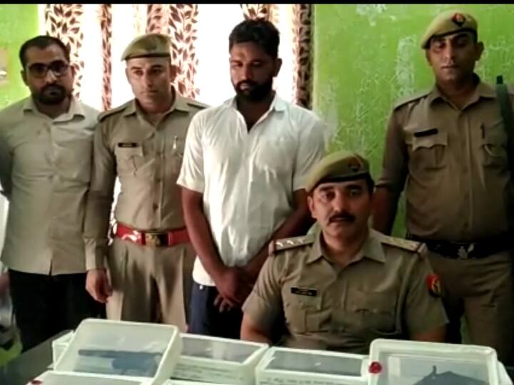 Bulandshahr News: बुलंदशहर में अवैध तमंचा बनाने वाली फैक्ट्री का भंडाफोड़, पुलिस ने रंगे हाथ पकड़ा आरोपी Bulandshahr Police busted illigal arm factory and arrest on accused ann Bulandshahr News: बुलंदशहर में अवैध तमंचा बनाने वाली फैक्ट्री का भंडाफोड़, पुलिस ने रंगे हाथ पकड़ा आरोपी