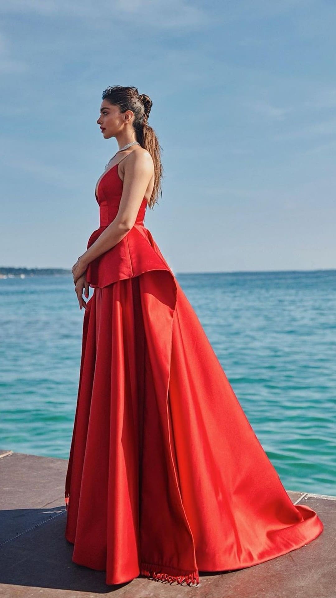 Deepika Padukone, Kangana Ranaut's racy Cannes gowns look too similar |  Fashion Trends - Hindustan Times