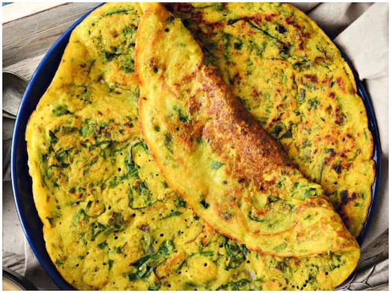 Kitchen Hacks: वजन घटाना है तो ब्रेकफास्ट में खाएं मूंग दाल का चीला, सिर्फ 5 मिनट में बनकर तैयार Kitchen Hacks: वजन घटाना है तो ब्रेकफास्ट में खाएं मूंग दाल का चीला, सिर्फ 5 मिनट में बनकर तैयार