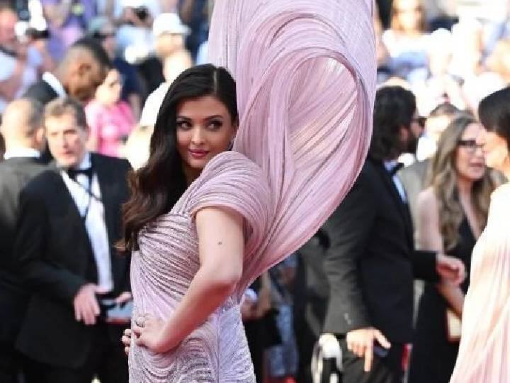 Cannes Film Festival 2022 Aishwarya Rai Bachchan Steals The Limelight in Breathtaking Glass Gown Cannes Film Festival 2022 : ती गुलाबी परी जणू... ‘कान्स चित्रपट महोत्सवात’ ऐश्वर्या रायच्या सौंदर्याचा जलवा!