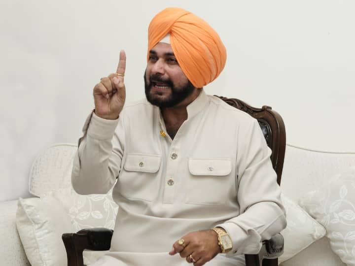 congress leader navjot singh sidhu claimed to seen a suspicious person on terrace of his house  નવજોત સિંહ સિદ્ધુના ઘરની અગાશી પર સંદિગ્ધ વ્યક્તિ જોવા મળ્યો, કૉંગ્રેસ નેતાએ ટ્વિટ કરી કર્યો દાવો