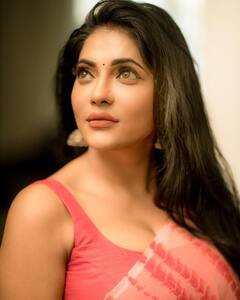 reshma pics: புடவையில் ஹாட் போஸ் கொடுத்த பிரபல சீரியல் நடிகை...!