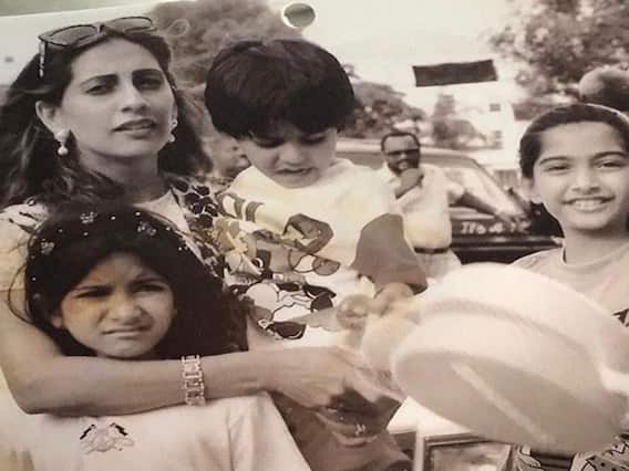 Wedding Anniversary: अनिल-सुनिता की मैरिज एनिवर्सरी पर बेटी सोनम कपूर ने पुरानी तस्वीर शेयर कर दी बधाई