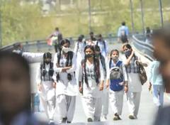 Delhi News: केजरीवाल सरकार का दिल्ली के सभी स्कूलों को निर्देश, हीटवेव पर केंद्र की गाइडलाइंस का करें पालन